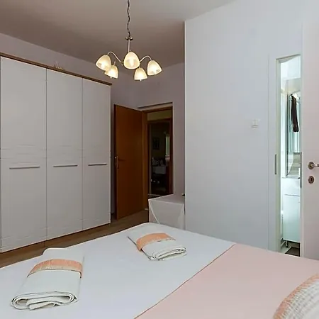 Отель Ani